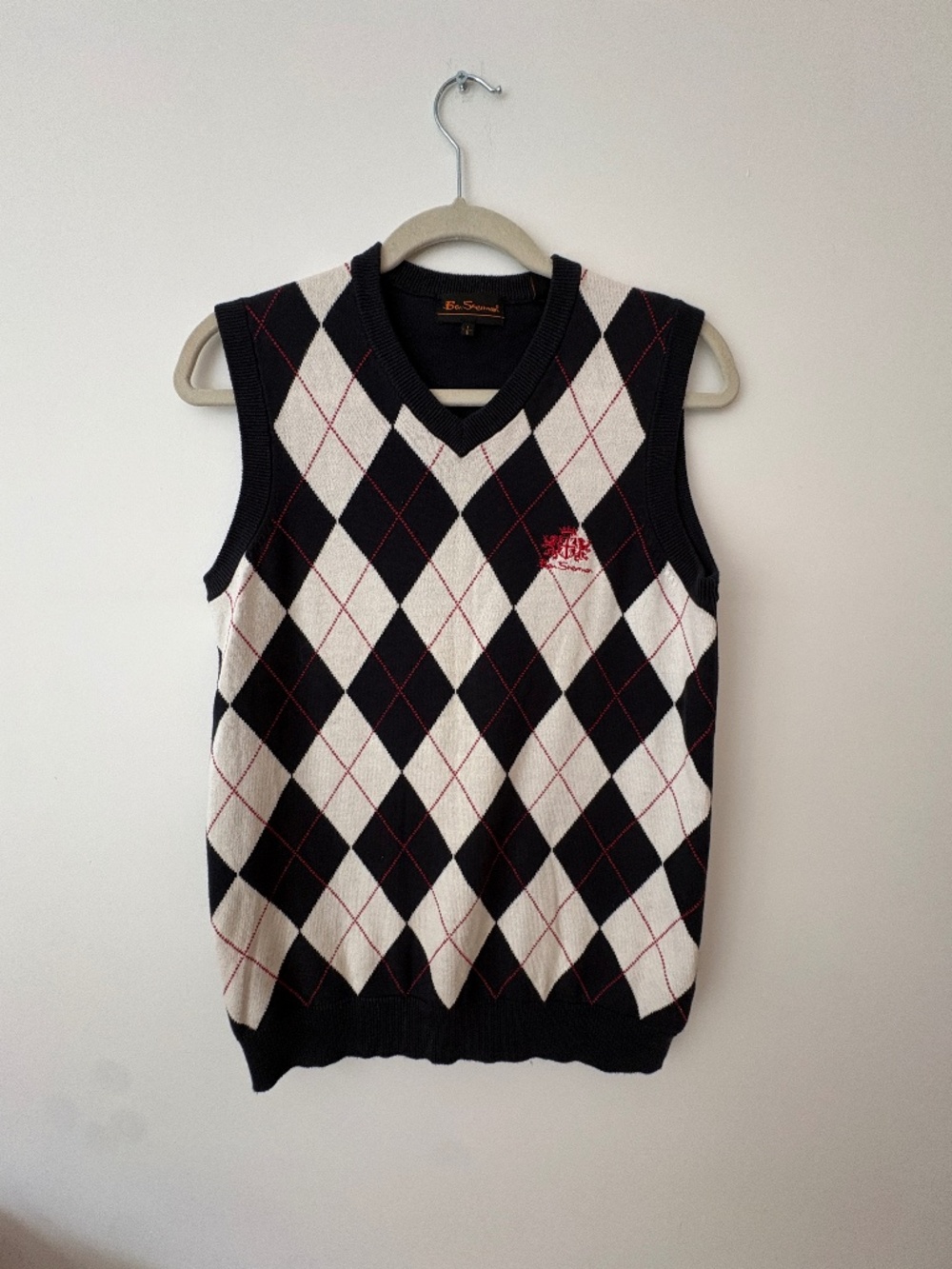 Ben Sherman Black Cream Argyle V-Neck Sweater Vest Red Crest Logo Women's S
